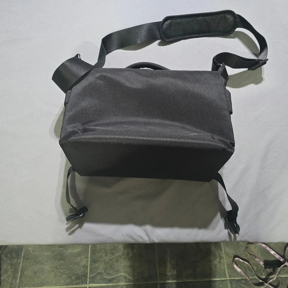 Crumpler Laptop Messenger Bag mens Black‎ Lime Green Tech